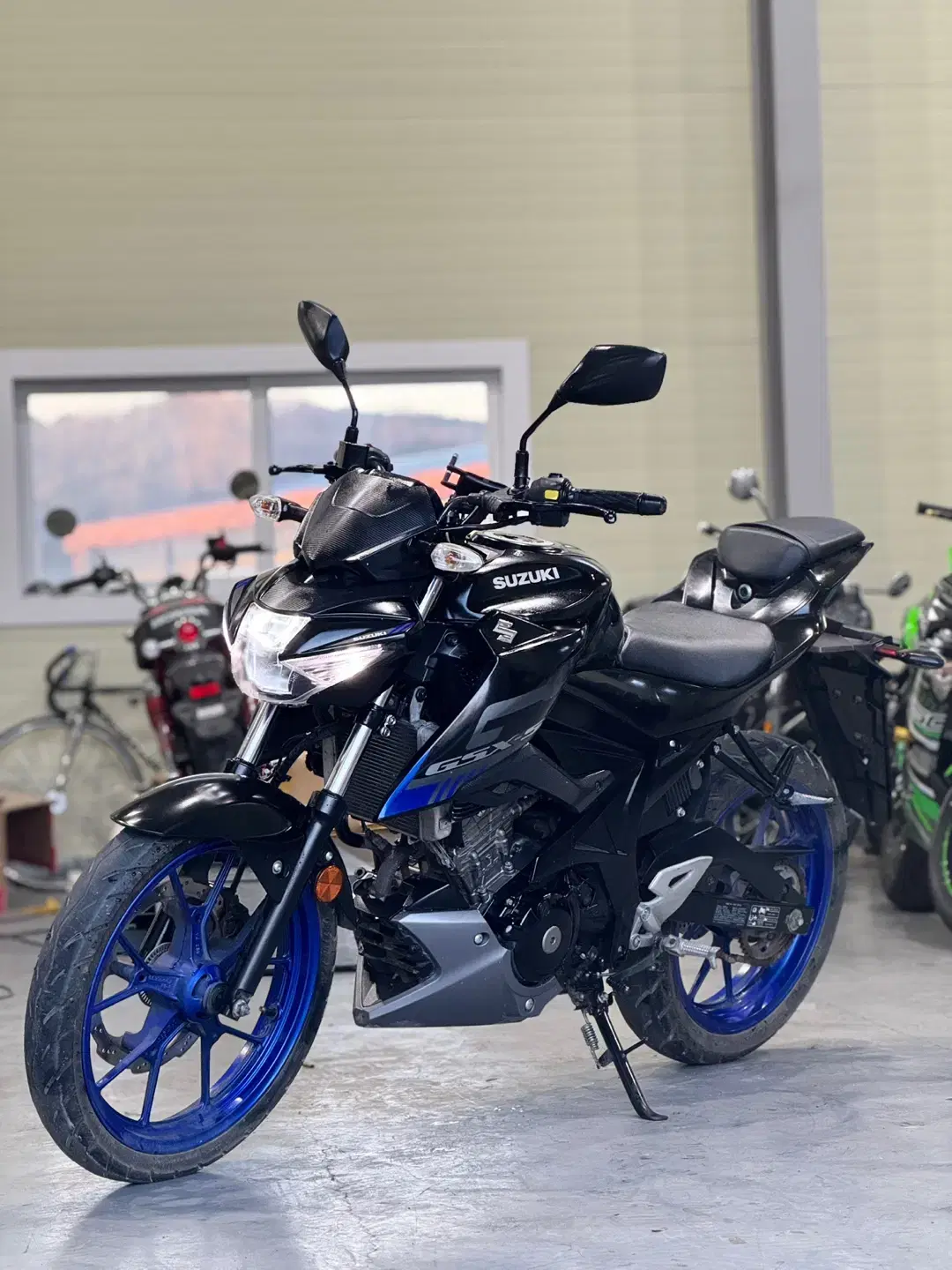 스즈키 gsxs125 21년식 1만km 신차급 바이크 판매합니다.